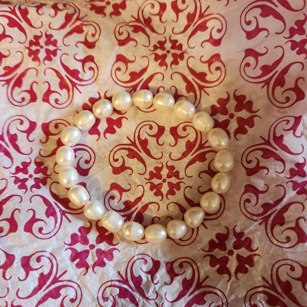 7.5" White Pearl Bracelet